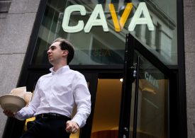Fast-casual restaurants lean on loyalty programs to offset consumer pullback